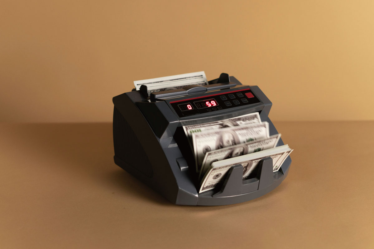 Automatic money counting machine and US dollars